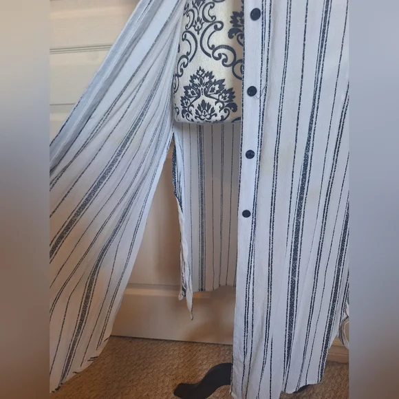 Kismet sheer white & black vest/cardigan size M - Picture 3 of 8